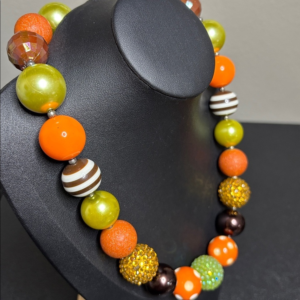 Palest Pink Polka Dot Chunky Beaded Fall Harvest Statement Dot Necklace - Picture 4 of 7